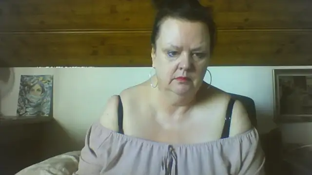 TiffanyMature online show from April 15, 2026, 8:09 am