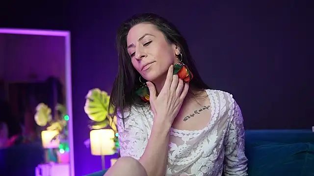 RubyRosa online show from November 21, 2025, 10:20 pm