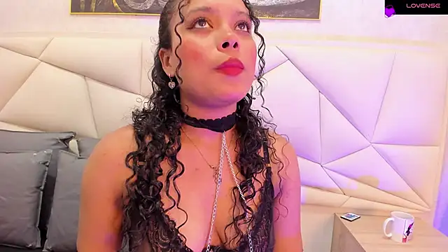 ValeriaJulio  online show from February 12, 2026, 12:10 am