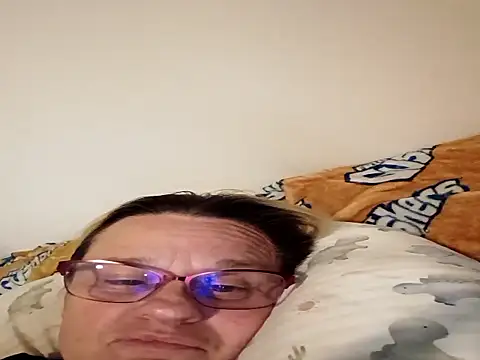 Snapshot of PremiumKitty chatting on October 2, 2025, 4:05 am PremiumKitty online show from October 2, 2025, 4:05 am