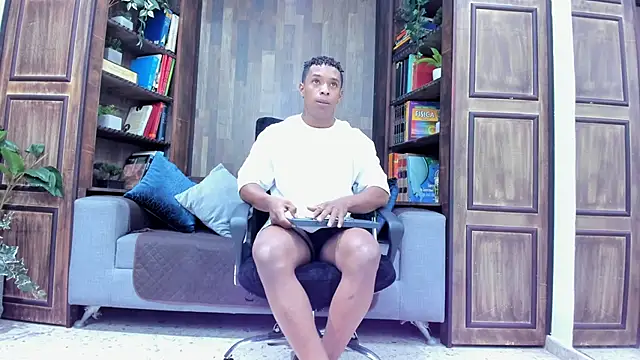 ItaloMoore online show from September 20, 2025, 1:05 pm