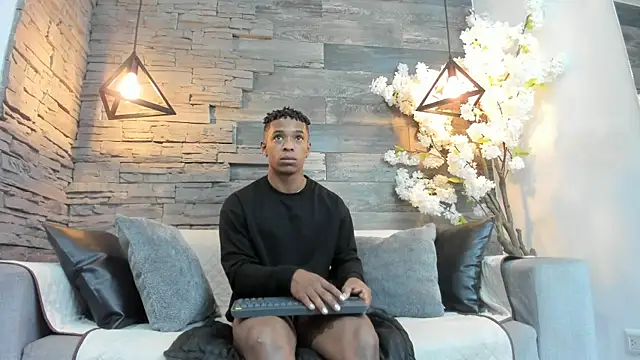 ItaloMoore online show from October 1, 2025, 11:47 am