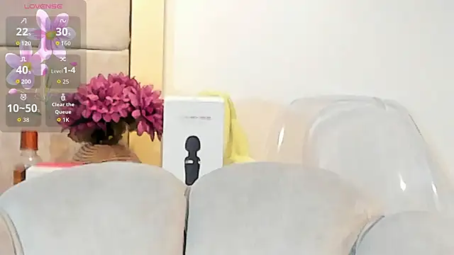 VioletHilton online show from September 12, 2025, 8:19 pm