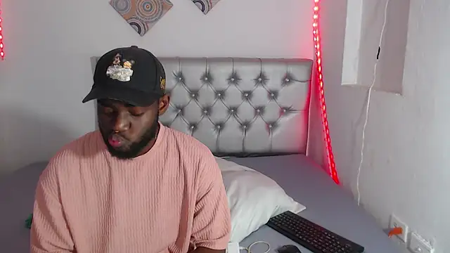 Snapshot of eebony_stallion chatting on December 22, 2025, 6:41 pm eebony stallion online show from December 22, 2025, 6:41 pm