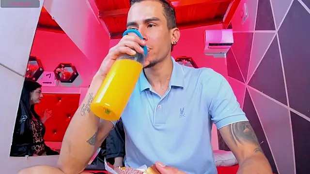 StrapSwingers online show from September 20, 2025, 8:14 pm