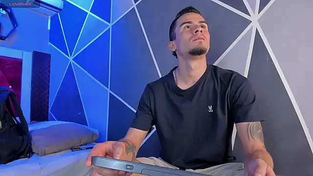 StrapSwingers online show from September 21, 2025, 8:14 pm