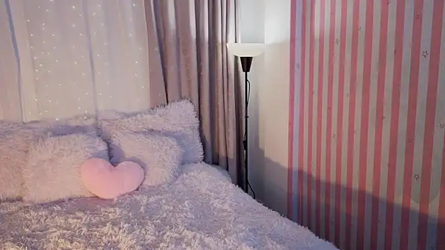 LunaVelvet777 online show from April 4, 2026, 8:48 pm