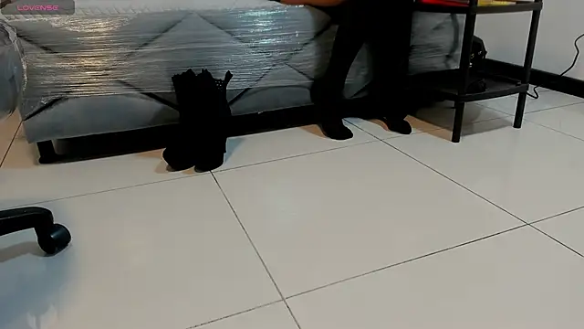 Lilith Zamara online show from December 16, 2025, 1:37 pm