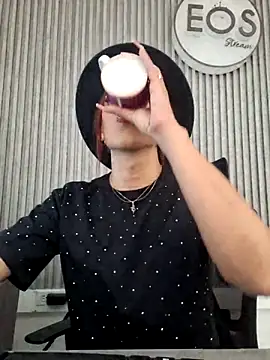 Snapshot of Lilith_Zamara chatting on October 30, 2025, 9:01 pm Lilith Zamara online show from October 30, 2025, 9:01 pm