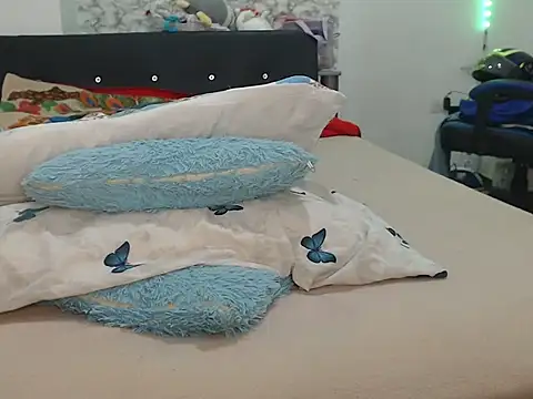 nahomibeckers online show from October 6, 2025, 5:35 pm