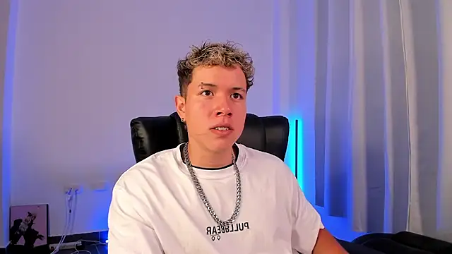 Snapshot of nathan_blake chatting on November 7, 2025, 8:02 pm nathan blake online show from November 7, 2025, 8:02 pm