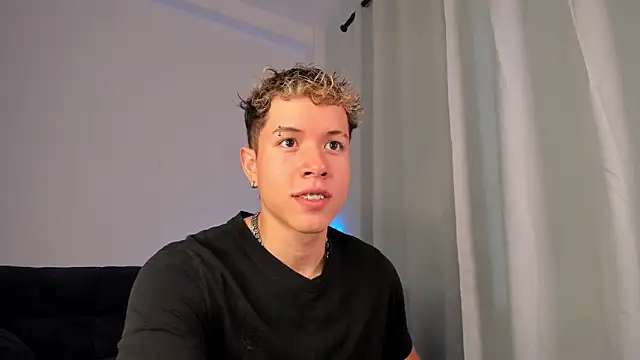 Snapshot of nathan_blake chatting on November 6, 2025, 6:23 pm nathan blake online show from November 6, 2025, 6:23 pm