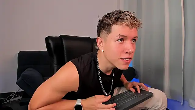 Snapshot of nathan_blake chatting on October 17, 2025, 7:37 pm nathan blake online show from October 17, 2025, 7:37 pm