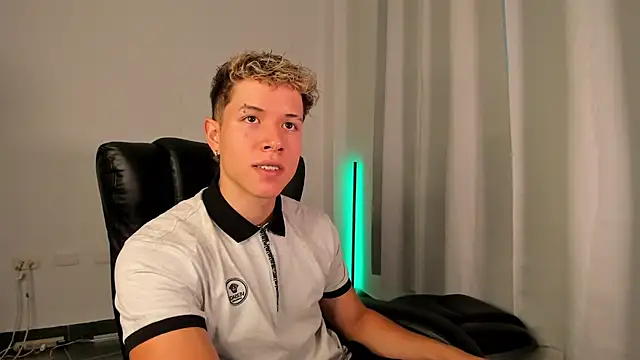 Snapshot of nathan_blake chatting on November 20, 2025, 8:42 pm nathan blake online show from November 20, 2025, 8:42 pm