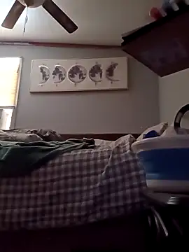 Snapshot of CatchyPart93 chatting on February 1, 2026, 6:06 pm CatchyPart93 online show from February 1, 2026, 6:06 pm