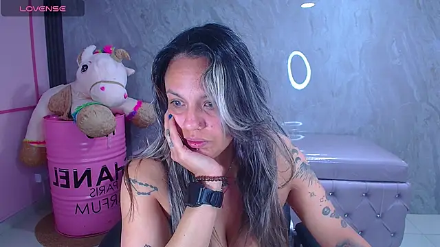 Jade Jones a online show from January 7, 2026, 4:28 am