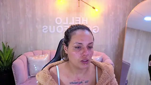 Jade Jones a online show from November 14, 2025, 3:54 am