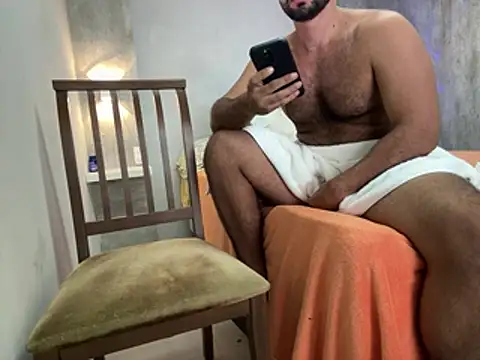 Snapshot of CasadoLutadorBigStuds chatting on February 28, 2026, 7:57 pm CasadoLutadorBigStuds online show from February 28, 2026, 7:57 pm