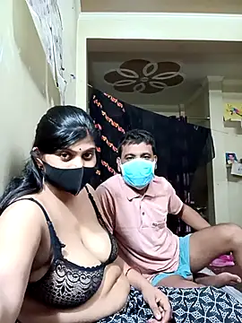 Snapshot of reena502 chatting on September 22, 2025, 4:40 am reena502 online show from September 22, 2025, 4:40 am