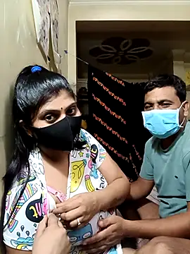 Snapshot of reena502 chatting on September 18, 2025, 4:43 pm reena502 online show from September 18, 2025, 4:43 pm