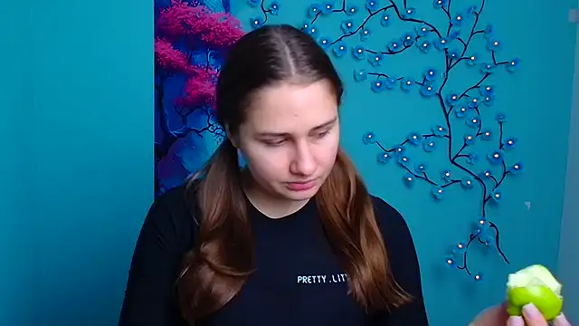 Stefanie Sweet online show from November 22, 2025, 6:23 am