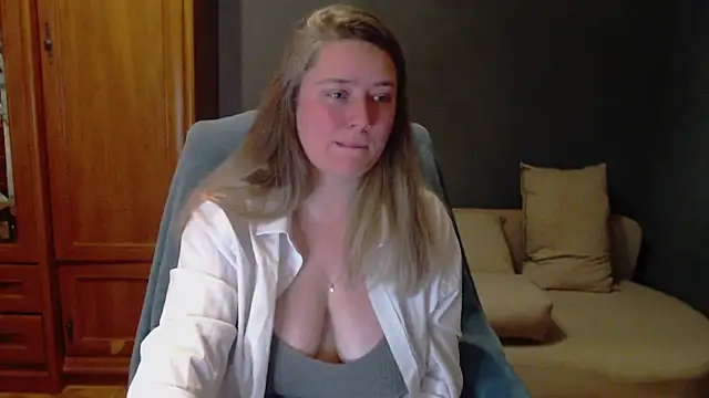 Snapshot of Sweet__Gigi chatting on December 2, 2025, 2:19 pm Sweet Gigi online show from December 2, 2025, 2:19 pm