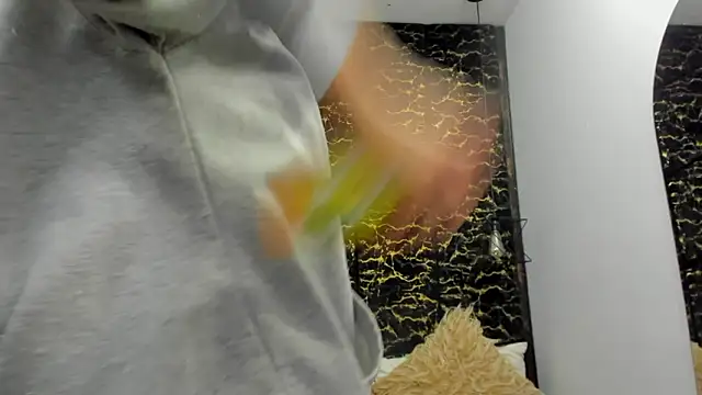 MiaCours online show from March 21, 2026, 1:04 pm