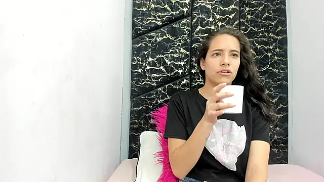 Snapshot of MiaCours chatting on July 4, 2026, 1:37 pm MiaCours online show from July 4, 2026, 1:37 pm