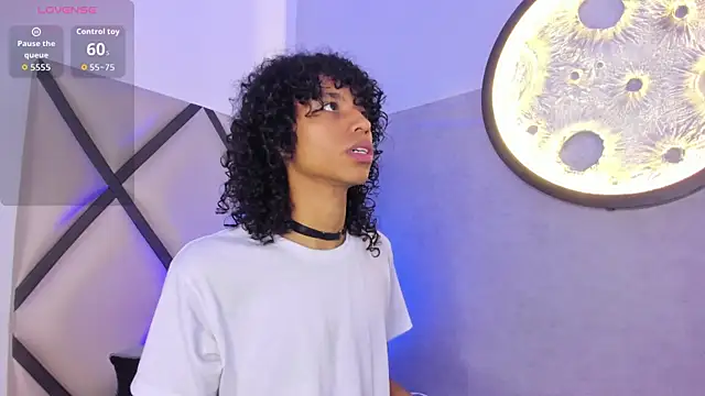 Snapshot of venus-03 chatting on December 3, 2025, 3:29 am venus-03 online show from December 3, 2025, 3:29 am