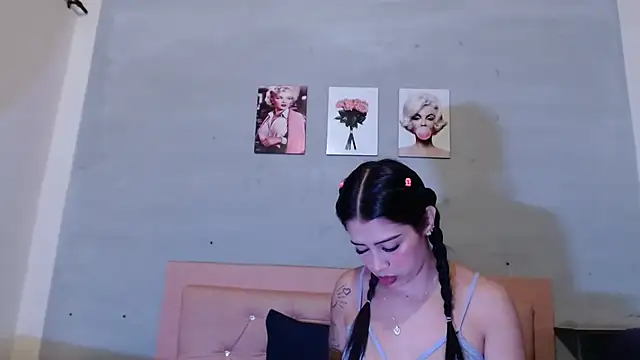 Snapshot of Olivia_Spear chatting on October 3, 2025, 12:28 pm Olivia Spear online show from October 3, 2025, 12:28 pm