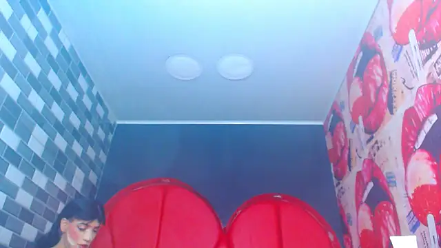 julessxcharlotte online show from November 28, 2025, 2:17 pm