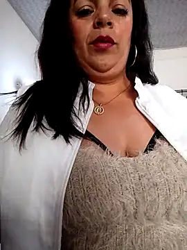 Snapshot of Mia-Glow chatting on September 23, 2025, 2:57 pm Mia-Glow online show from September 23, 2025, 2:57 pm