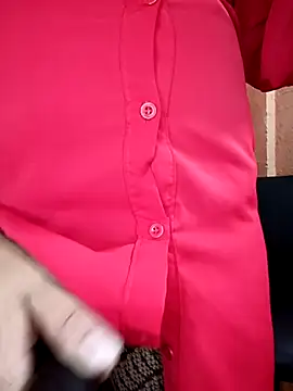 Snapshot of Mia-Glow chatting on November 19, 2025, 12:32 am Mia-Glow online show from November 19, 2025, 12:32 am