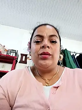 Snapshot of Mia-Glow chatting on October 1, 2025, 1:59 pm Mia-Glow online show from October 1, 2025, 1:59 pm