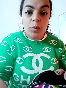 Snapshot of Mia-Glow chatting on September 12, 2025, 2:06 pm Mia-Glow online show from September 12, 2025, 2:06 pm