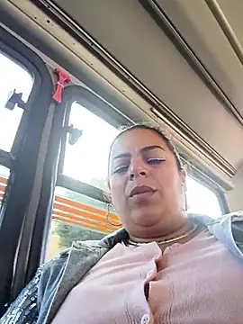 Snapshot of Mia-Glow chatting on October 9, 2025, 12:49 pm Mia-Glow online show from October 9, 2025, 12:49 pm