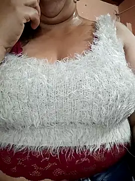 Snapshot of Mia-Glow chatting on November 7, 2025, 1:04 pm Mia-Glow online show from November 7, 2025, 1:04 pm