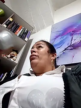 Snapshot of Mia-Glow chatting on September 11, 2025, 12:38 pm Mia-Glow online show from September 11, 2025, 12:38 pm