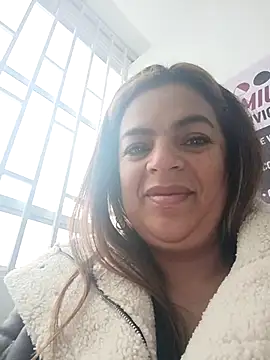 Snapshot of Mia-Glow chatting on November 21, 2025, 12:04 pm Mia-Glow online show from November 21, 2025, 12:04 pm