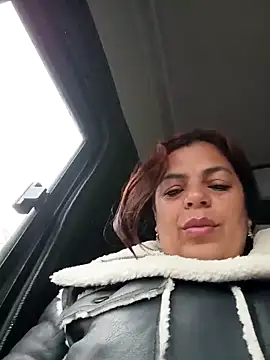 Snapshot of Mia-Glow chatting on October 3, 2025, 12:17 pm Mia-Glow online show from October 3, 2025, 12:17 pm