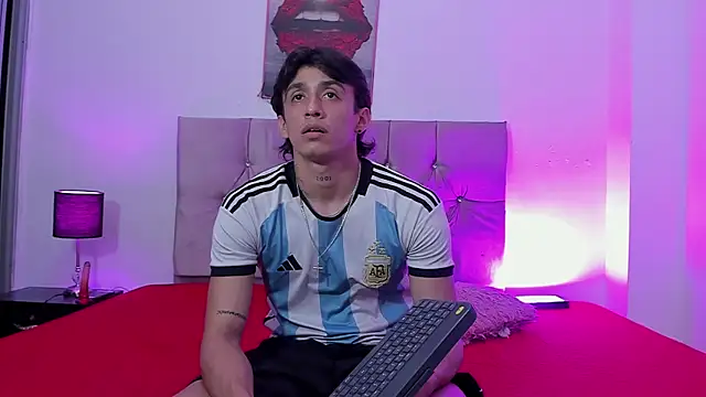 AndretiiAndCamila online show from October 7, 2025, 6:42 pm