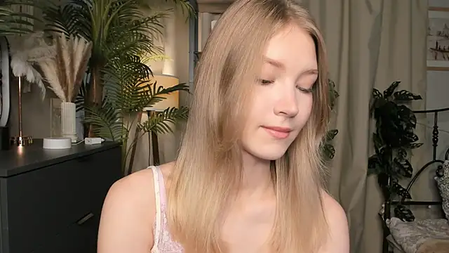 Snapshot of ChinBonnell chatting on October 8, 2025, 5:42 am ChinBonnell online show from October 8, 2025, 5:42 am