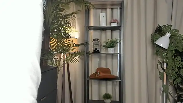 Snapshot of ChinBonnell chatting on November 19, 2025, 6:02 am ChinBonnell online show from November 19, 2025, 6:02 am