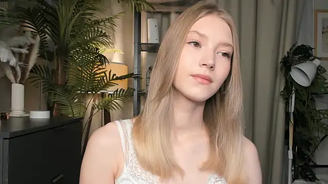 Snapshot of ChinBonnell chatting on November 12, 2025, 5:44 am ChinBonnell online show from November 12, 2025, 5:44 am