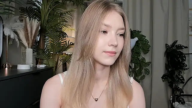 Snapshot of ChinBonnell chatting on September 21, 2025, 5:45 am ChinBonnell online show from September 21, 2025, 5:45 am