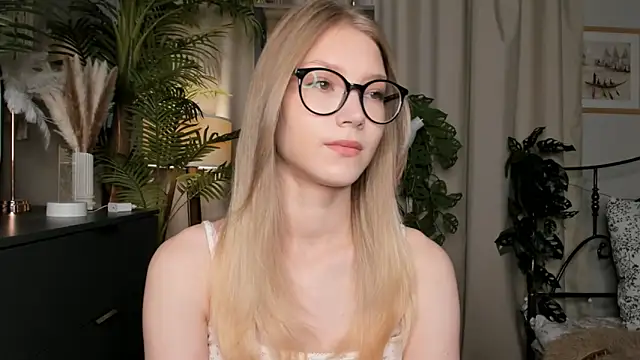 Snapshot of ChinBonnell chatting on September 19, 2025, 5:44 am ChinBonnell online show from September 19, 2025, 5:44 am