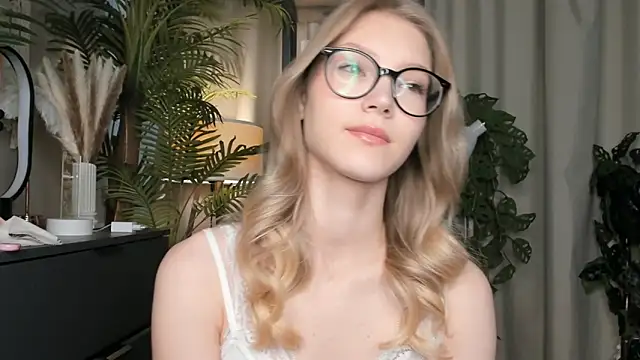 Snapshot of ChinBonnell chatting on September 12, 2025, 5:51 am ChinBonnell online show from September 12, 2025, 5:51 am