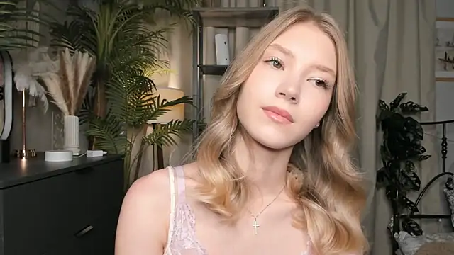 Snapshot of ChinBonnell chatting on October 17, 2025, 5:44 am ChinBonnell online show from October 17, 2025, 5:44 am