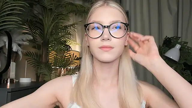 Snapshot of ChinBonnell chatting on November 27, 2025, 5:41 am ChinBonnell online show from November 27, 2025, 5:41 am