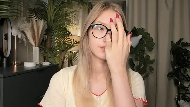 Snapshot of ChinBonnell chatting on September 28, 2025, 5:58 am ChinBonnell online show from September 28, 2025, 5:58 am